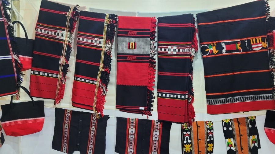 The Morung Express presents the glimpse of State Handloom Expo 2022 at Gorkha Public Panchayat Hall, Chandmari, Kohima on August 7. It will continue till August 20 from 10:00 AM to 4:00 PM daily. Coinciding with 8th National Handloom Day, this expo is organized by Nagaland Apex Weavers & Artisans Co-operative Federation Ltd, Dimapur (WEAFED) and sponsored by office of the Development Commissioner for Handlooms, Ministry of Textiles, Government of India, New Delhi. (Morung Photos)