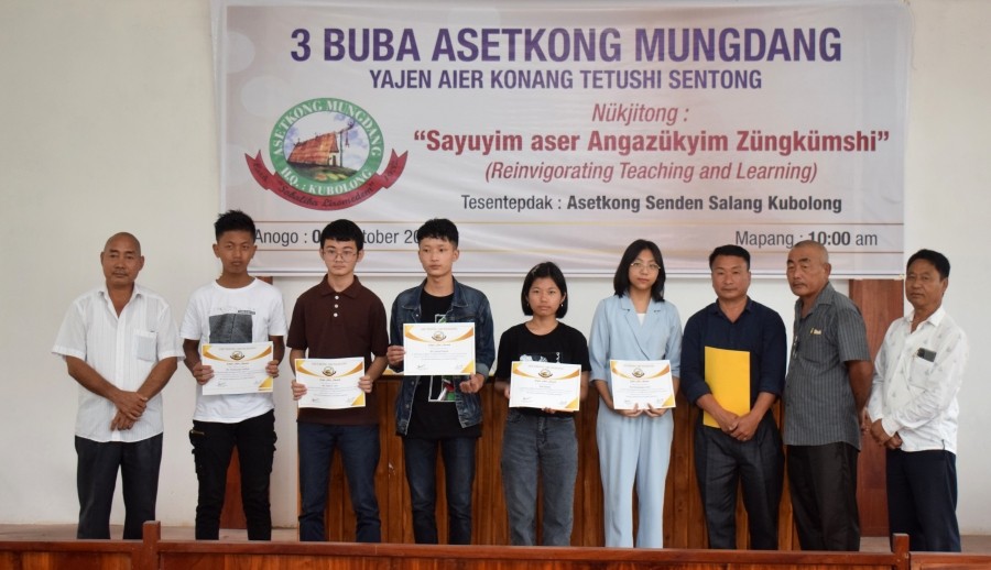Recipients of the Yajen Aier Award 2022 at the Yajen Aier Award 2022 at Kubolong,  Mokokchung on  October 5. (Morung Photo) 