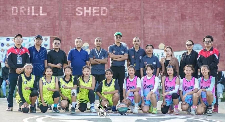 Winners with the organizer of the 4th edition of Women's Basketball tournament at 4th NAP, Thizama from October 13 to 15 last.