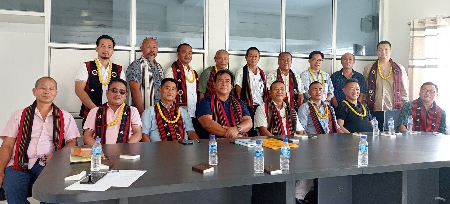 The Western Sumi Hoho (WSH) and Chakhroma Public Organisation (CPO) under the initiative of CPO held a coordination meeting at CPO Hall Chümoukedima on October 4. During the meering, the two organisations resolved to have joint meeting from time to time so as to strengthen their relationship. The meeting also resolved to reaffirm its earlier resolution dated July 17, 2020 whereby the two apex organisations declared not to allow its members to form any organization without the consent and approval from the two organisations within its jurisdiction. 