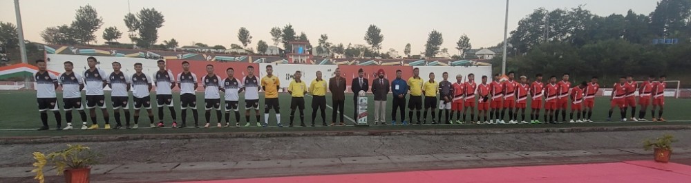 Maj Gen Vikas Lakhera and others with the players of the inaugural match. (Morung Photo)