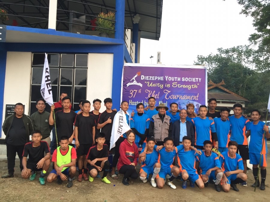 Yapang Longchar with players and DYS officials