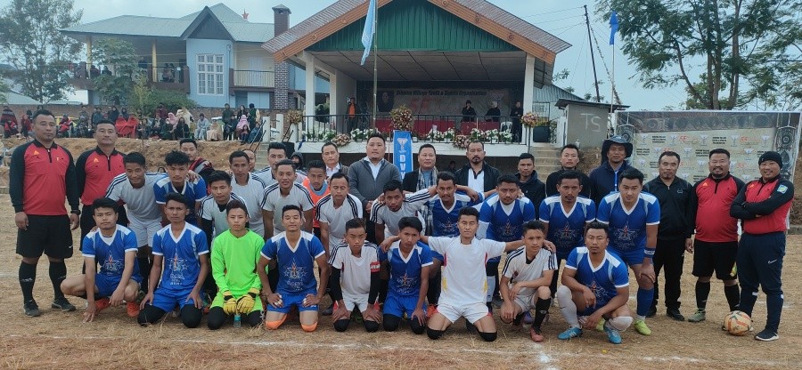 Kevisede Chadi and others with finalists team of football event on December 30.