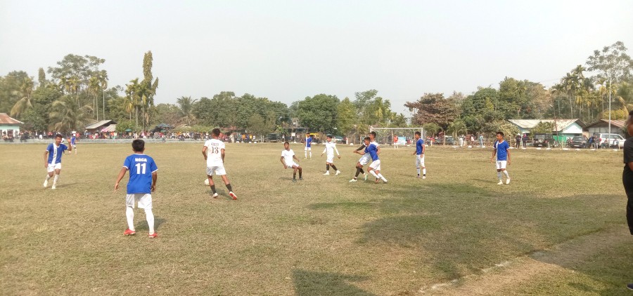 The final football match between Team Pimla and Team Kuhoxu on the closing day of the Western Sumi Sports Association (WSSA) 24th MBE Zhuikhu Memorial Trophy Gold Cup at the Shokhuvi village ground, January 16. (Morung Photo)