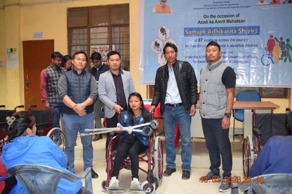 SDO Civil, Longleng Trongdiba Tongpi Sangtam, Longlang Phom, CDPO, Longleng, ALIMCO Officer P&O, Supongwati Jamir and EAC Longleng, Dr Samuel Akho Konyak along with a beneficiary during distribution aids camp in Longleng. (DIPR Photo)