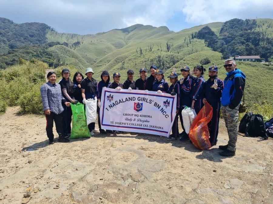 Initiated by Col Manjeet Katoch, Commanding Officer, 1 Nagaland Girls’ Battalion NCC, Kohima, 13 NCC cadets (Senior Wing) of St. Joseph’s College (Autonomous), Jakhama along with their Associate NCC Officer and 2 PI staff undertook a trek cum plogging to Dzükou Valley  on April 29 as a gesture of environmental protection.