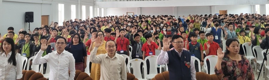 Dignitaries and gathering take “Anti- tobacco pledge” during the World No Tobacco Day at G Rio School Kohima on May 31. (Morung Photo)