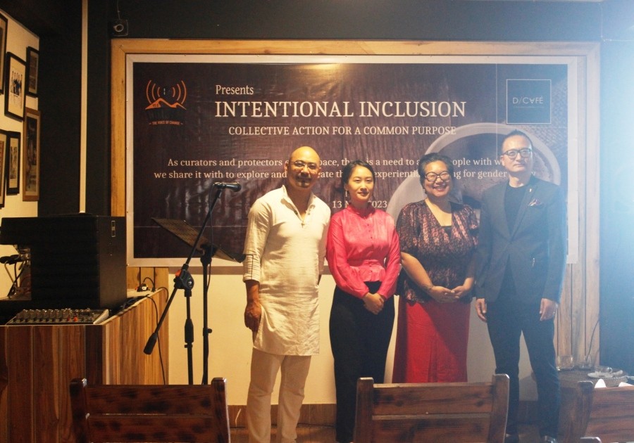 Theja Meru (M), Shanavas C. IAS (2nd from R), Imali Hesso (R) seen with other participants during the Kohima Chapter event organised by 90.8 Hills FM at D/Café on May 13.