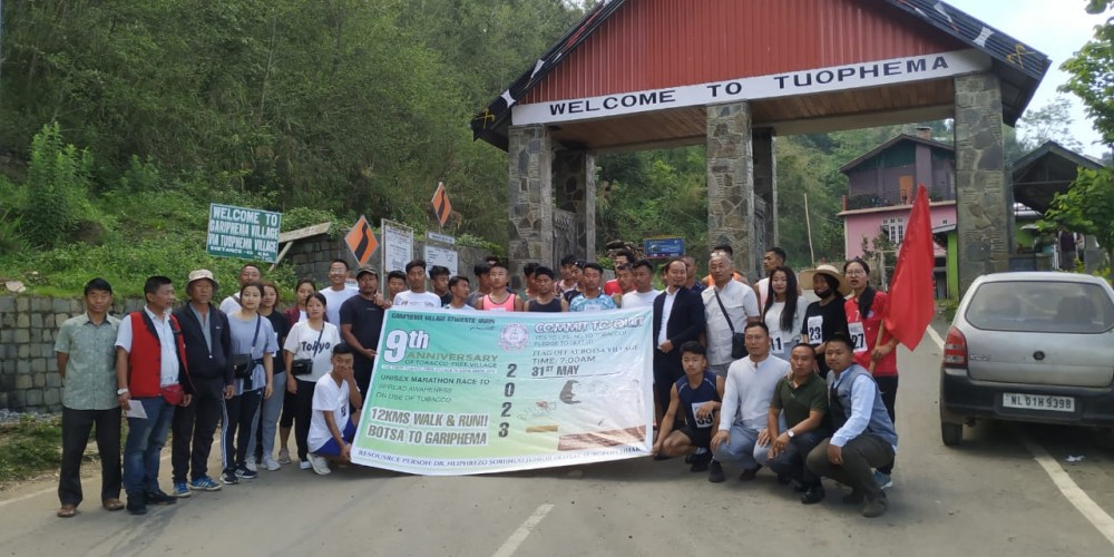 Participants with dignitaries during 1st Unisex Marathon Race with dignitaries on May 31.