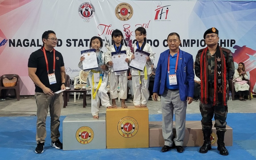 Col. SBB Sharma, Pele Khezhie and others with winners on July 12. (Morung Photo)
