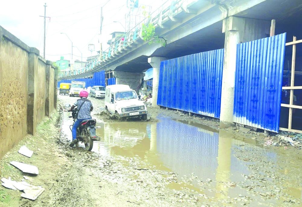 The pathetic condition of the old GS road below the flyover bridge connecting Dimapur railway station. (Morung Photo)