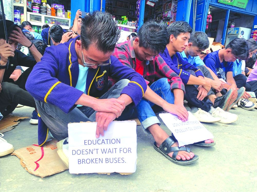 Students of Sao Chang College protesting in Tuensang on August 31. (Morung Photo)
