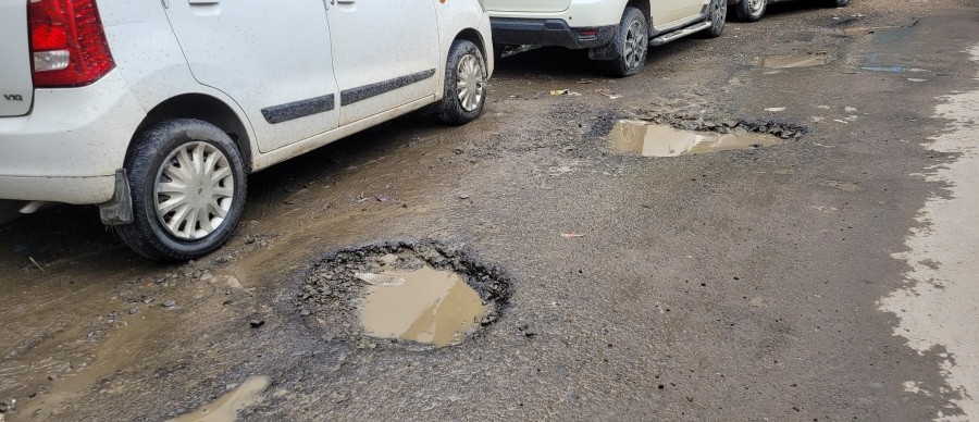 Dilapidated road condition along Naga Bazar colony Kohima, causing inconvenience to commuters. (Morung Photo)