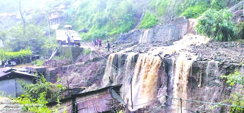 The National Highway in Tuensang was completely cut off by a landslide near First Nala on August 31. Heavy rain the night before prompted diversion of the drainage, which led to the road getting blocked by rubble.