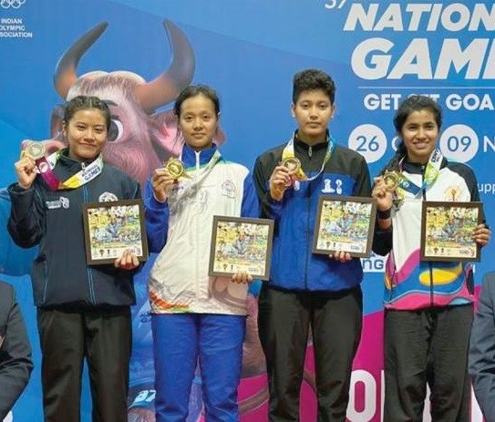 Liike Kibami with the other medal winners.