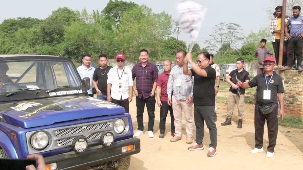 Nagaland Advisor for Department of Tribal Affairs and Election, H Tovihoto Ayemi flagging off the 9th Horsepower Challenge on October 13 (Morung Photo).