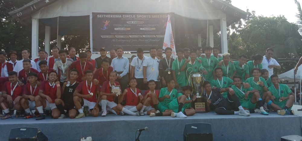 Diphupar (green) and Diphupar B football teams during the prize distribution ceremony at the Chümoukedima Town Public Ground on October 14. (Morung Photo)
