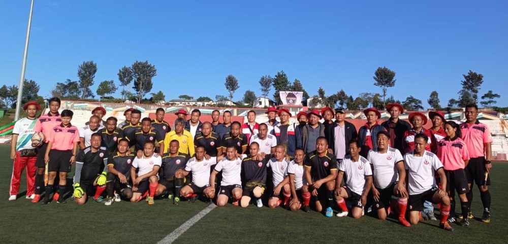 The men’s football teams of the final match with dignitaries during the Inter-AC Sports Meet of the NDPP, Kohima region on October 31. (Morung Photo)