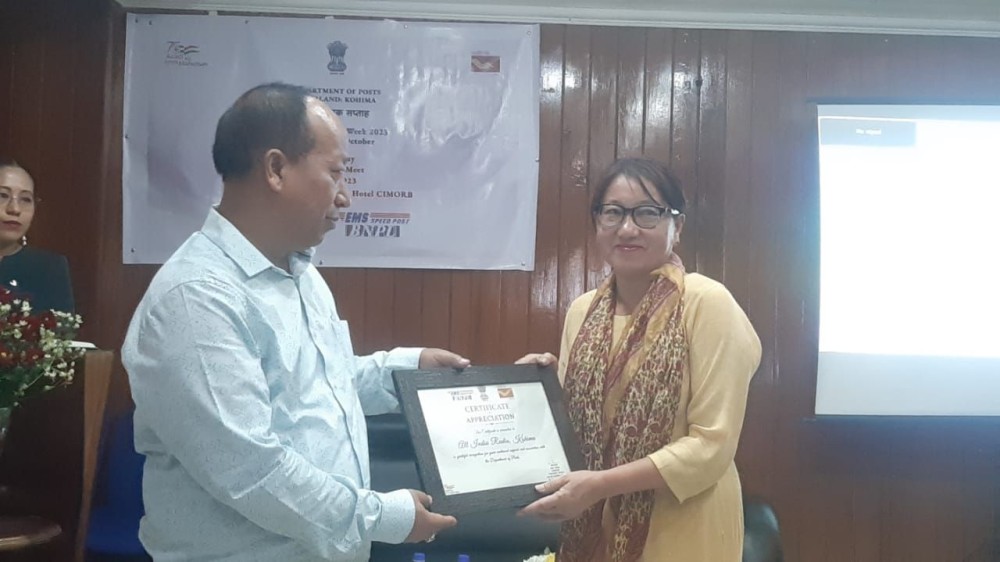 Presentation of Dak Ghar Niryat Kendra customers certificate in Kohima on October 12. (Morung Photo)
