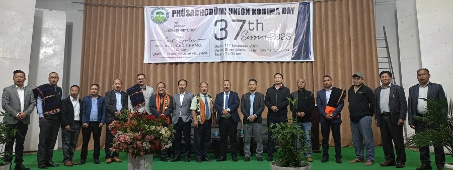 Küdecho Khamo along with the outgoing and incoming team of Phüsachodümi Union Kohima during its 37th session held on November 11.
