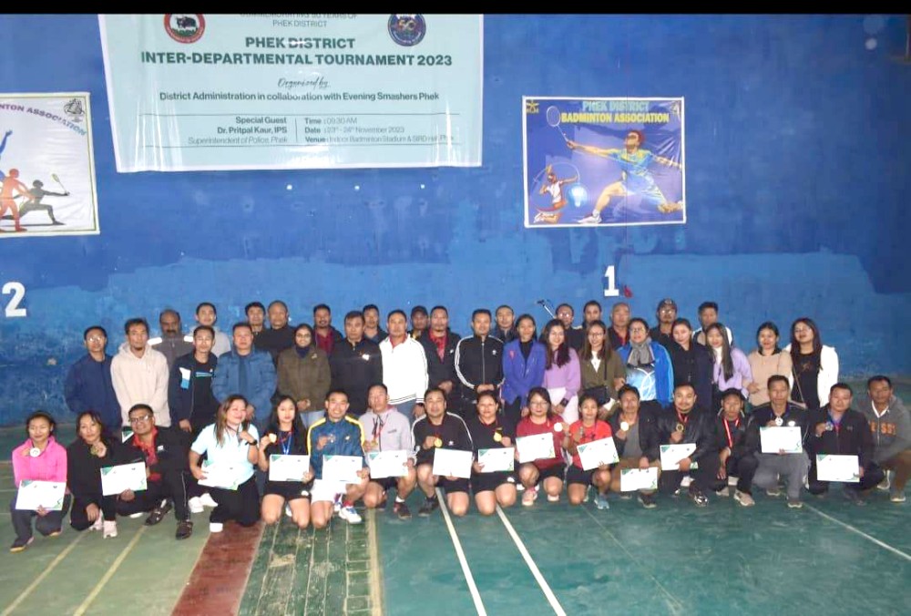 Phek DC Kuko Mero and others with the winners.