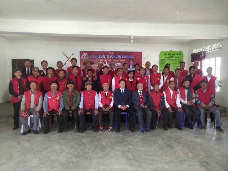 Advisor to Food & Civil Supply and Legal Metrology, K Tokugha Sukhalu and members of Zunheboto Area GB Association during the latter’s the 28th Baghi Hoho in Zunheboto on November 4. (DIPR Photo)
