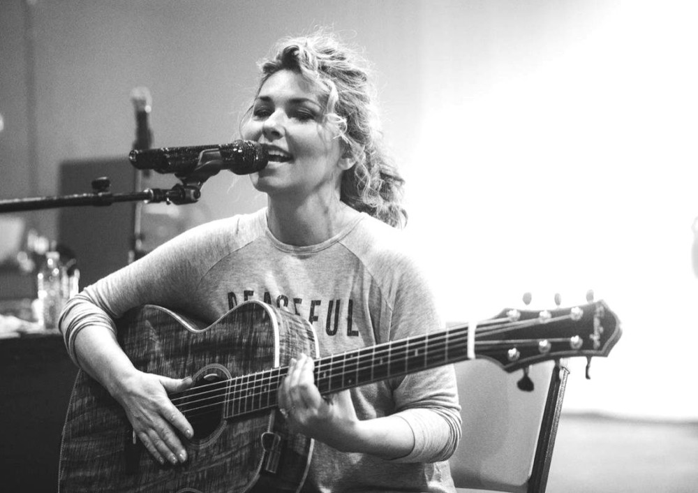 Shania Twain. (Photo: Twitter/@ShaniaTwain). Image Source: IANS News