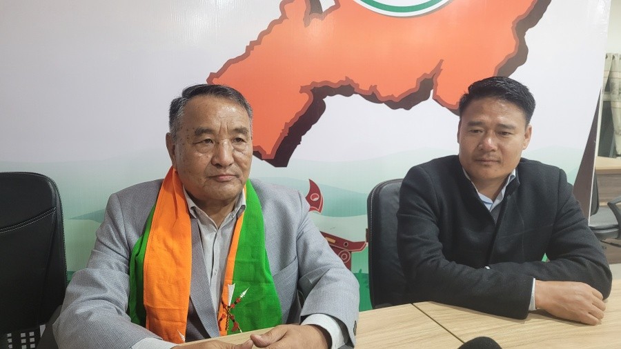 Er Kropol Vitsu with State BJP Spokesperson Thomas Magh during press conference in Kohima on November 7. (Morung Photo)