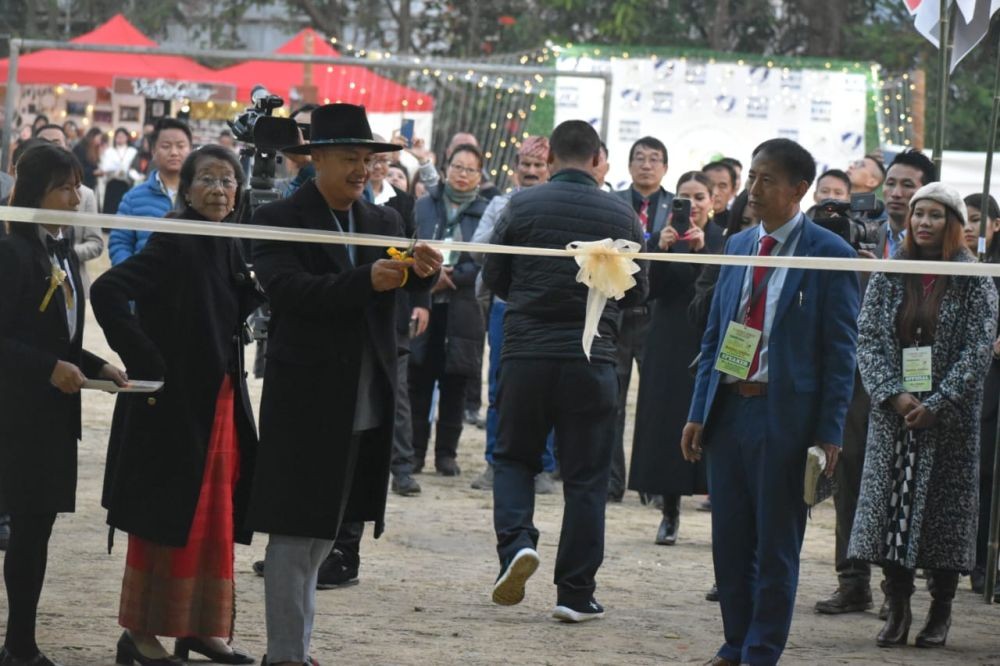 Atouzo Neihulie dedicates tabernacle in the presence Rev Zotuo Kiewhuo on November 21. (Morung Photo)
