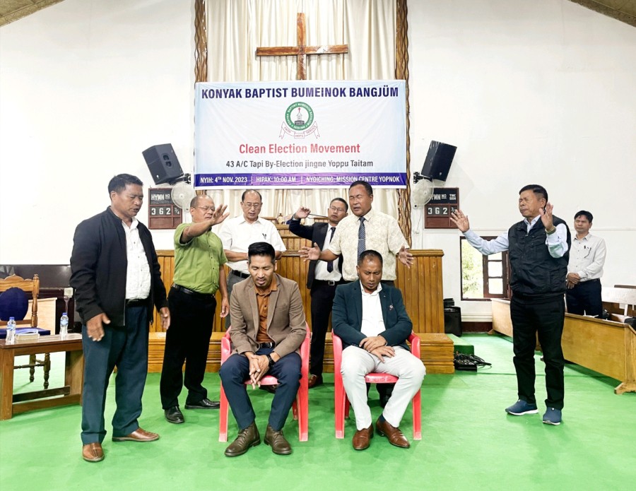 Reverends and Pastors from the Konyak Baptist Bumeinok Bangjüm came together to offer prayers for the two intending candidates, Wanglem Konyak of Congress and Wangpang Konyak of NDPP, ahead of the upcoming 43 Tapi Assembly Constituency bye-election. The prayer event took place at the KBBB’s Mission Centre Baptist Church, Mon on November 4.