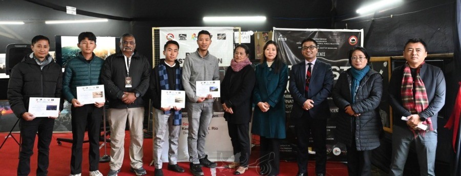 Winners with others during the prize distribution ceremony for HIPFEST 2023 held at Naga Heritage Village, Kisama on December 9. (DIPR Photo)