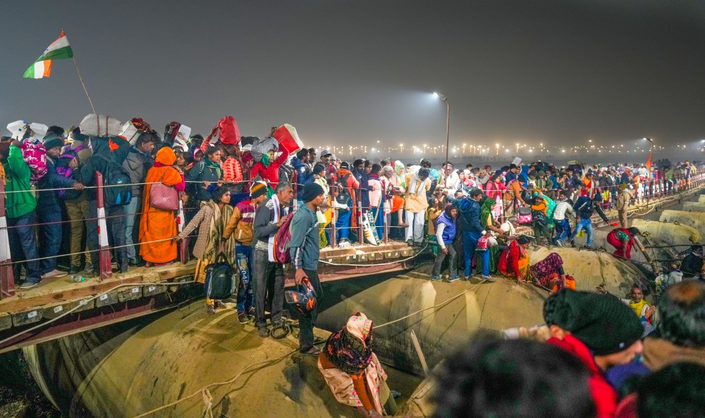 Stranded devotees rush after a stampede at the Sangam on 'Mauni Amavasya' during the ongoing Maha Kumbh Mela 2025 in Prayagraj on  January 29, 2025. (Photo: IANS)