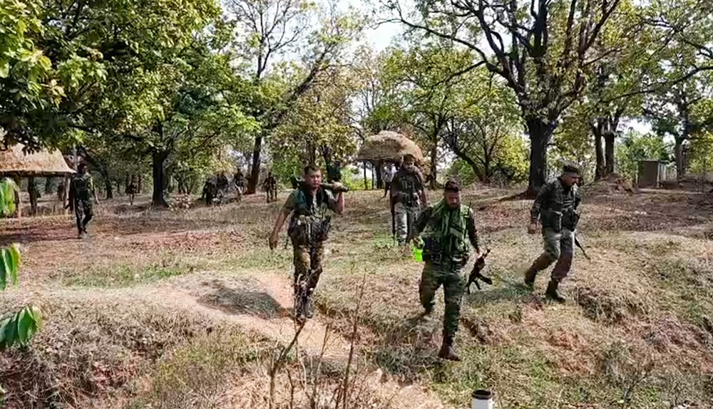 Security personnel return from Lugu Buru forest after a successful encounter in the Lalpania area of Bokaro district, Jharkhand, where eight Maoists were killed during a joint operation on Monday, April 21, 2025. (IANS File Photo)