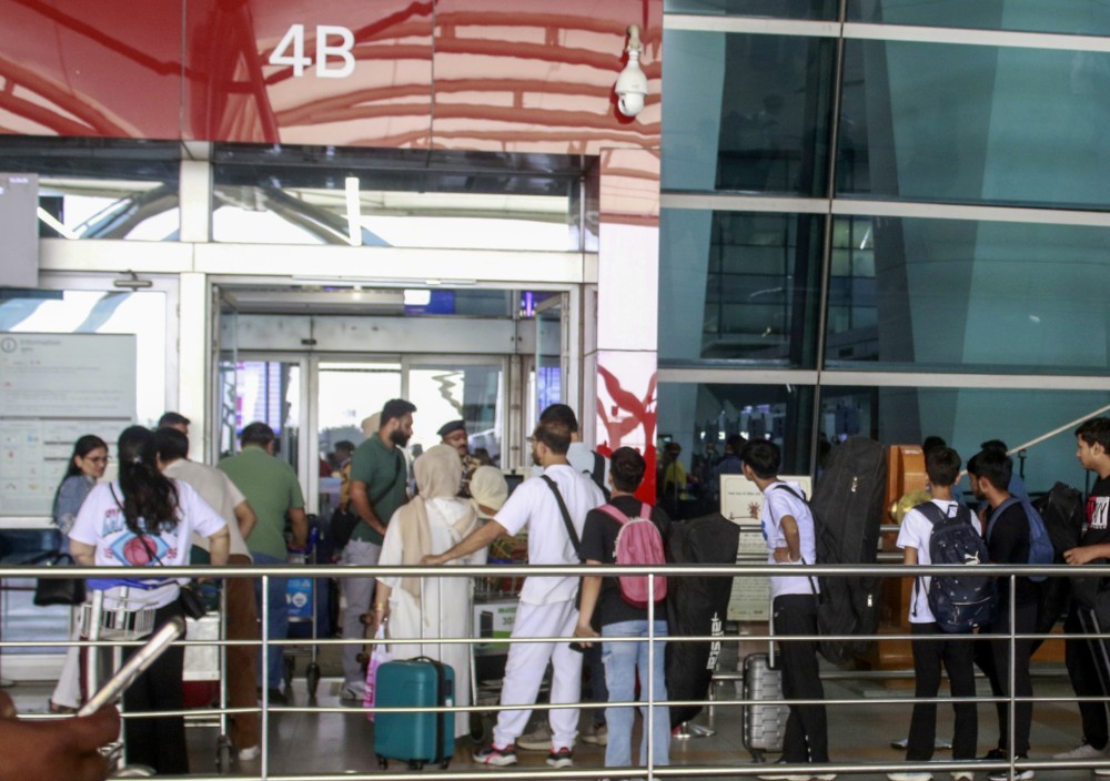 Passengers reach the Indira Gandhi International Airport (IGI) Terminal 3 amid rising tensions between India and Pakistan in New Delhi on Friday, May 09, 2025. (Photo: IANS/Qamar Sibtain)