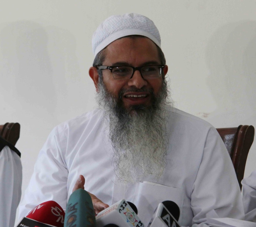 Jamiat Ulema-e-Hind chief Maulana Mahmood Madani addresses a press conference regarding 13/11 Paris blasts in New Delhi, on Nov 17, 2015. (IANS File Photo)