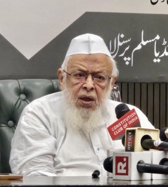 Jamiat Ulama-i-Hind President Maulana Syed Arshad Madani during a press conference with the members of the Muslim organisations over the Waqf Amendment Bill, at the Constitution Club, in New Delhi on Thursday, August 22, 2024. (IANS File Photo)